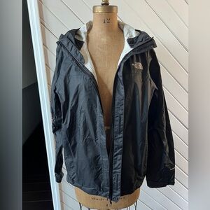 The NorthFace Hyvent 2.5L Size M 100% Nylon Pocket Full Zip Rain Jacket Black